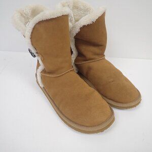 American Eagle suede boots with faux shearling lining.